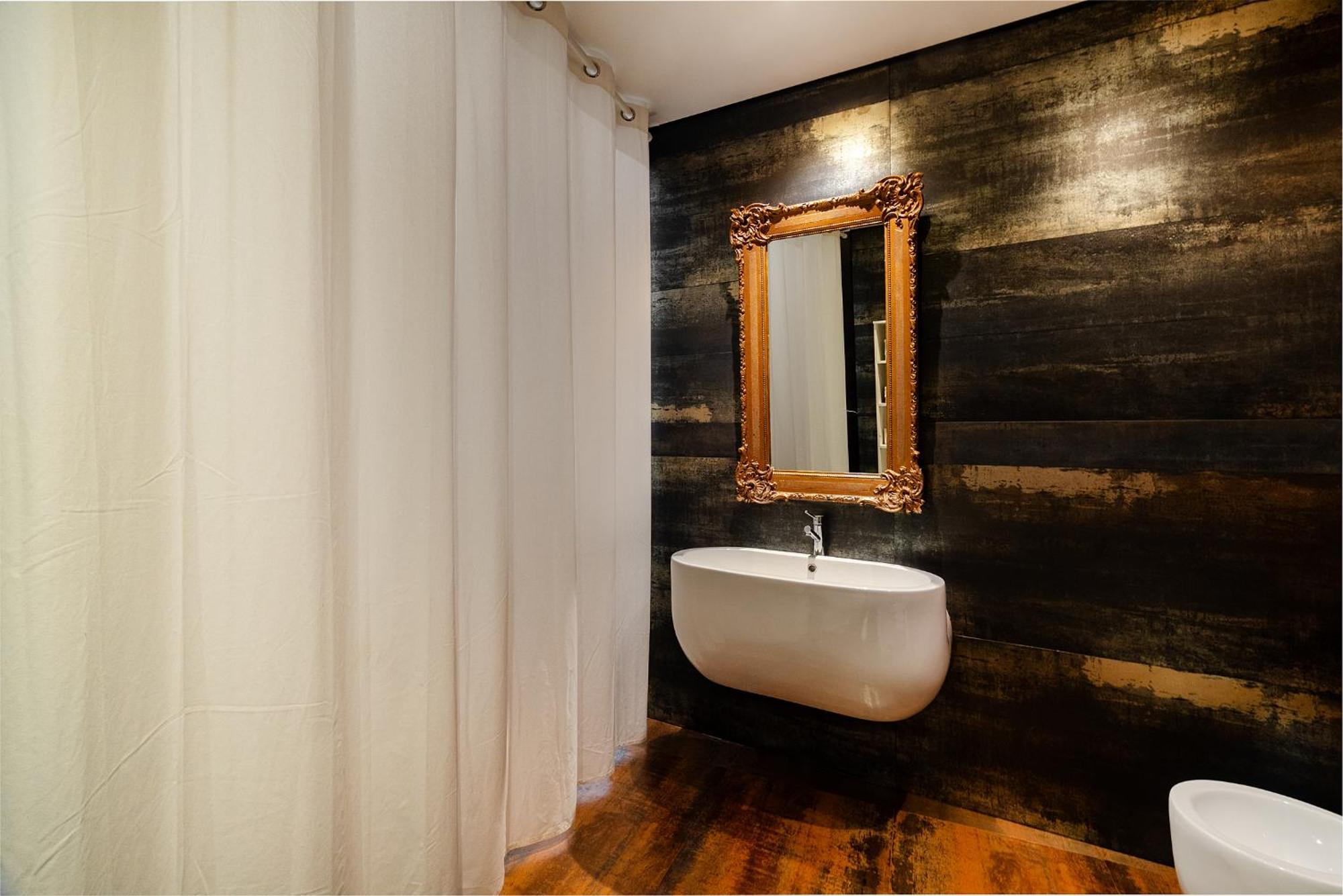 Apartment Whome Elegant In Lisbon's Historic Bairro Alto *