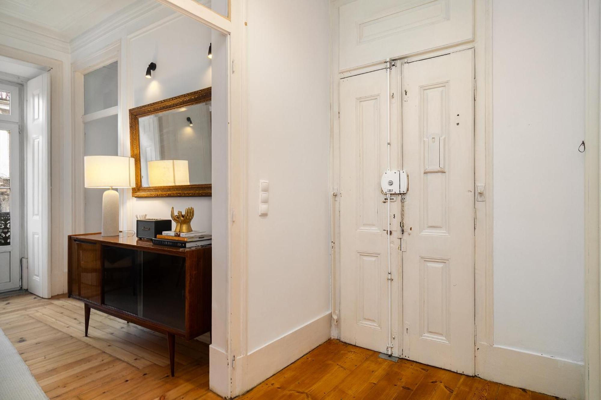 Whome Elegant In Lisbon's Historic Bairro Alto Apartment *